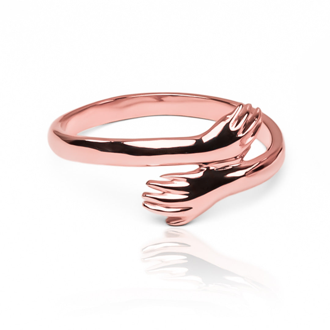 Argollas de matrimonio Golden Hug, fabricadas en oro 18k por Joyería Caracas, cuentan con un certificado de calidad que garantiza su autenticidad y durabilidad.