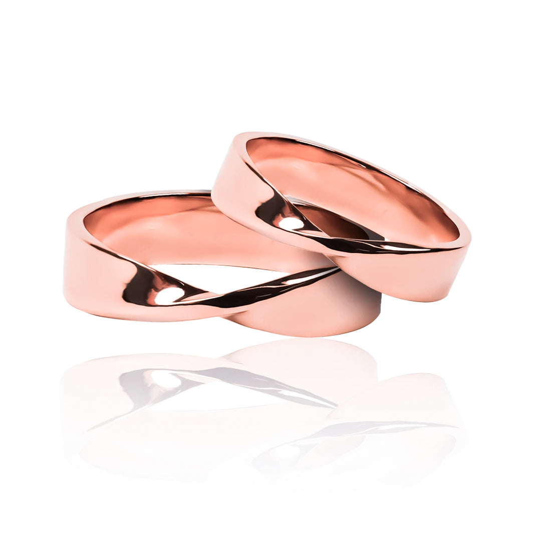 Argollas de matrimonio Torção. Fabricadas en oro de 18K por Joyería Caracas. Cuenta con certificado de calidad y garantía de por vida.