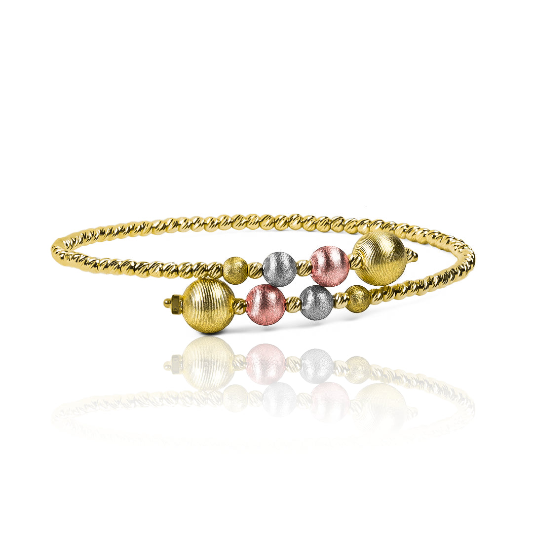 Pulsera brazalete diamantado arena 3 oros, fabricada en oro 18K, por Joyería Caracas. Cuenta con garantía para toda la vida.