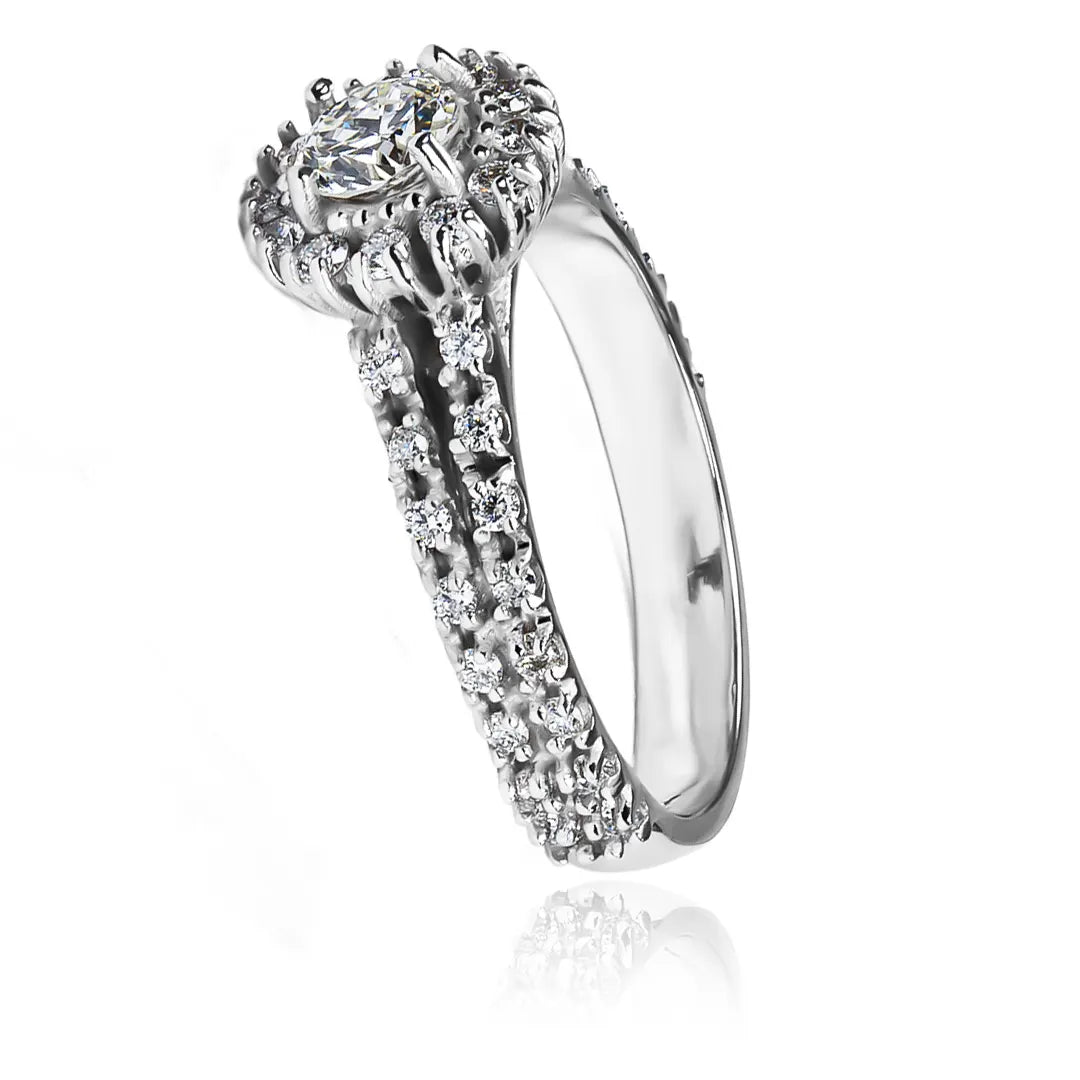 Anillo de compromiso obelisk de Joyería Caracas y oro 18k, este anillo cuenta con un certificado de calidad y garantía para toda la vida.