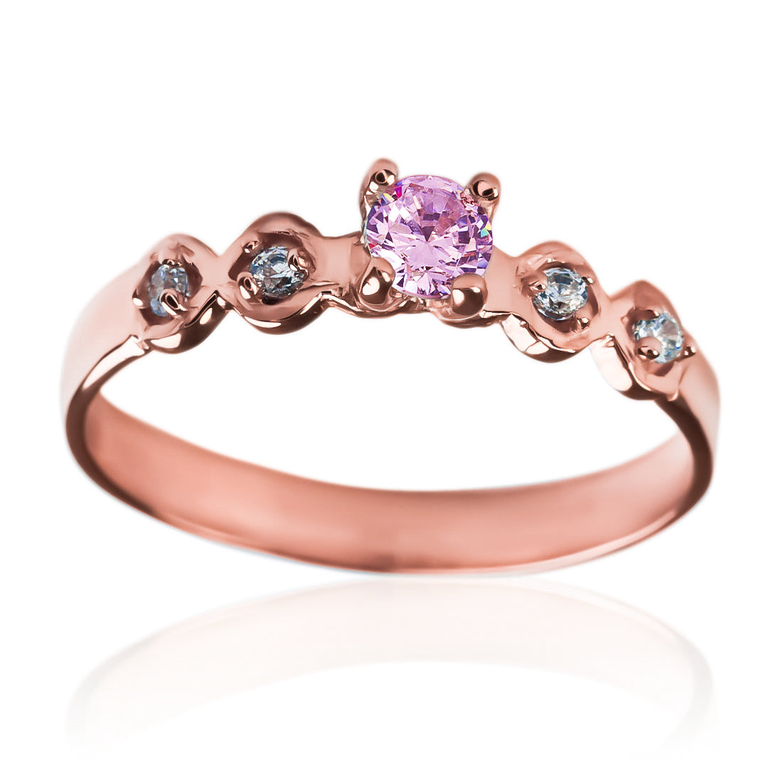Anillo de compromiso Bricks. Hecho en Joyería Caracas con oro de 18 k, este anillo viene con certificado de calidad y garantía de por vida.