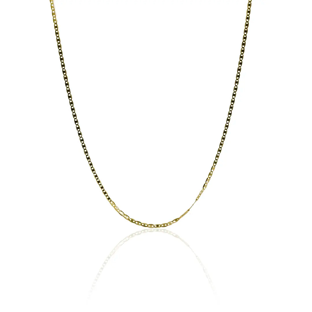Cadena de escalera plana de espejo S 50 I de Joyería Caracas es una pieza de oro de 18k que brinda un aspecto elegante y sofisticado. Cuenta con garantía de por vida. 