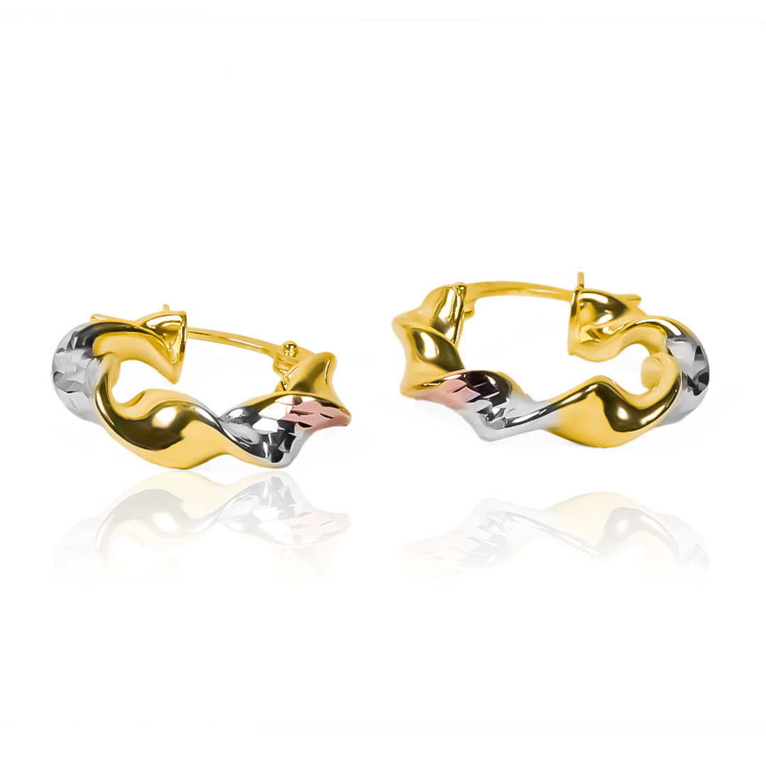 Descubre la elegancia exclusiva de Candongas Melcocha S 3 oros I. Hecho con oro 18K y garantía de por vida de Joyería Caracas. Destáquese con este lujoso y duradero accesorio que será una adición atemporal a su colección de moda.