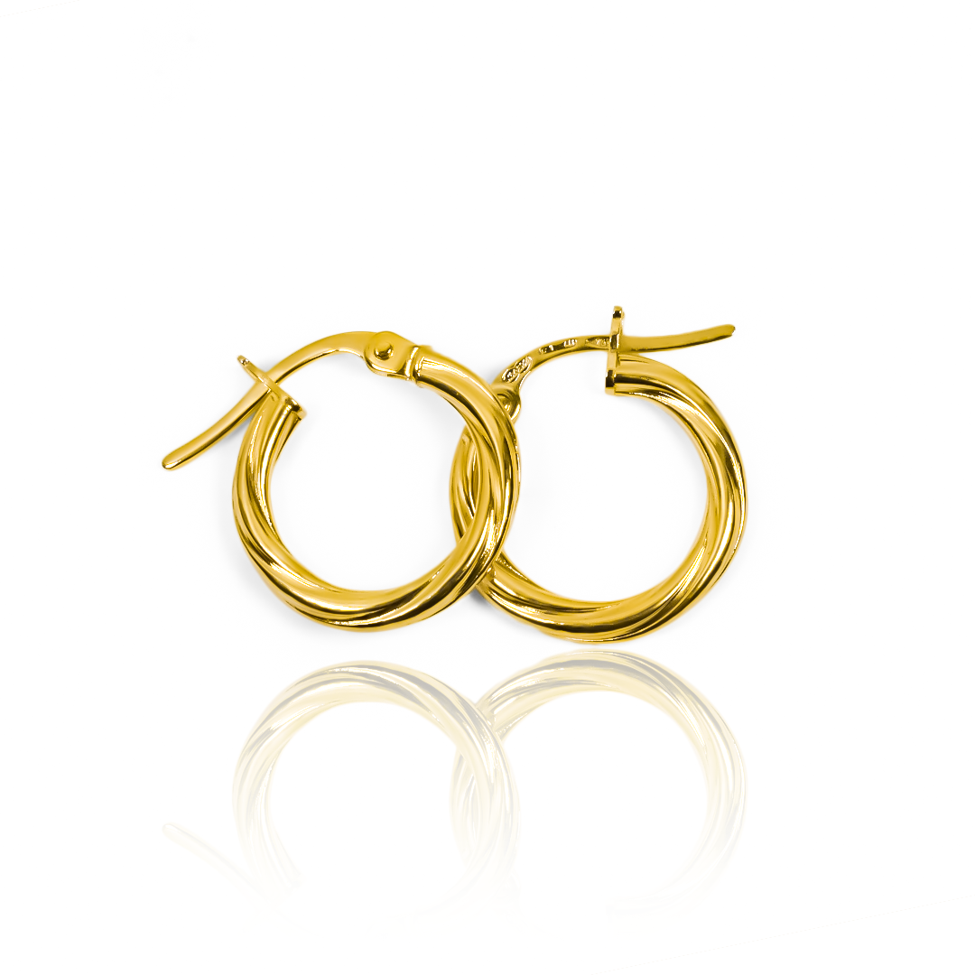 Sumérgete en la elegancia y sofisticación de Candongas Melcocha clásica M I. Con detalles en oro de 18 quilates y la garantía de por vida de Joyería Caracas, esta pieza es una verdadera obra de arte. Hazte con la tuya y añade un toque exclusivo y duradero a tu colección de joyas.