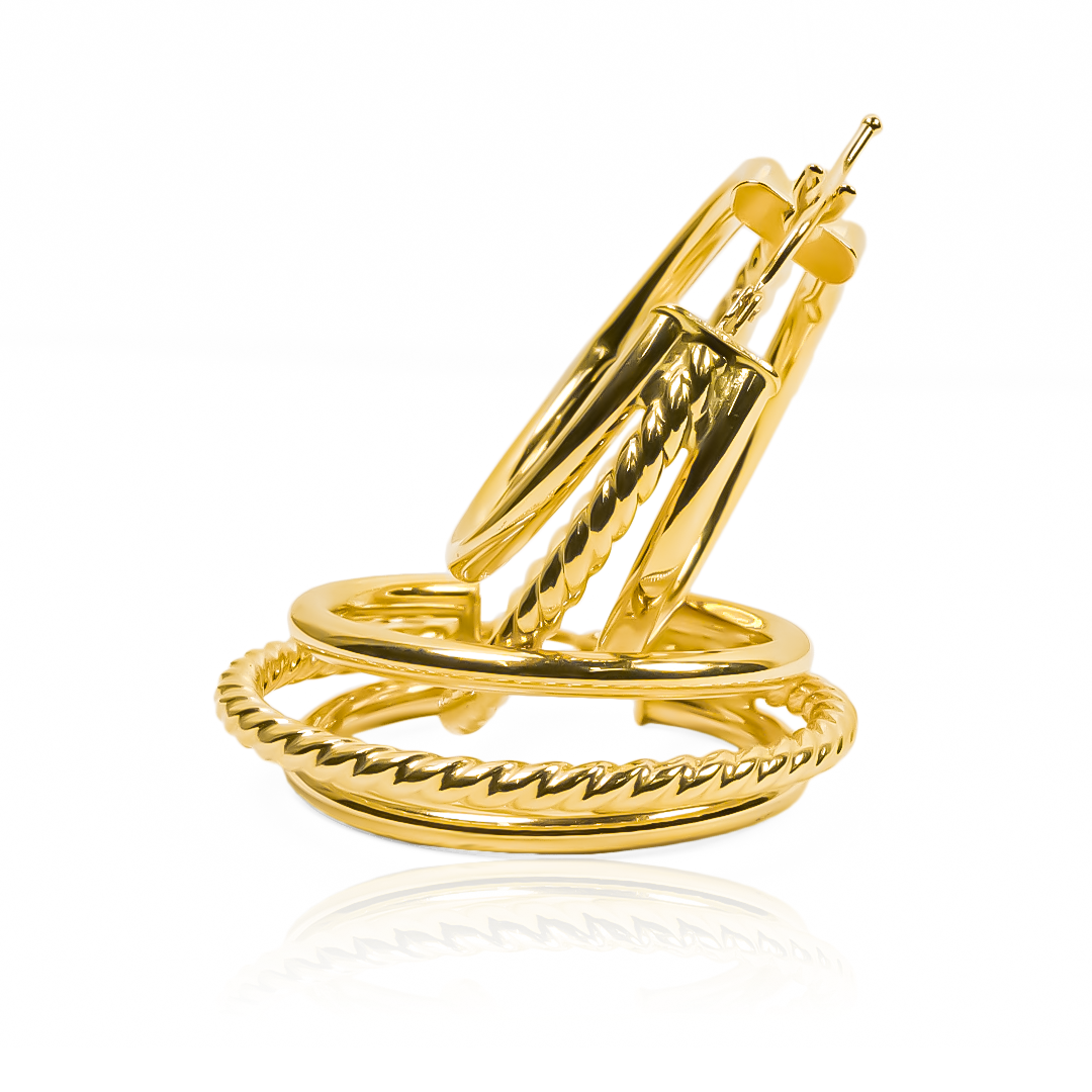 Experimente un viaje emocionante con la montaña rusa Candongas Roller coaster L I. Fabricada con oro de 18K y diseñada por Joyería Caracas, esta pieza de alta calidad ofrece una garantía para toda la vida. Disfrute de su belleza y elegancia en cada aventura. ¡Una experiencia única e inolvidable!
