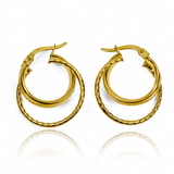 La montaña rusa Candongas Roller Coaster M I es una obra maestra de joyería de Oro 18K de la prestigiosa marca Joyería Caracas. Con su diseño exclusivo y elegante, esta montaña rusa es más que una pieza de joyería, es una garantía de por vida de estilo y lujo.
