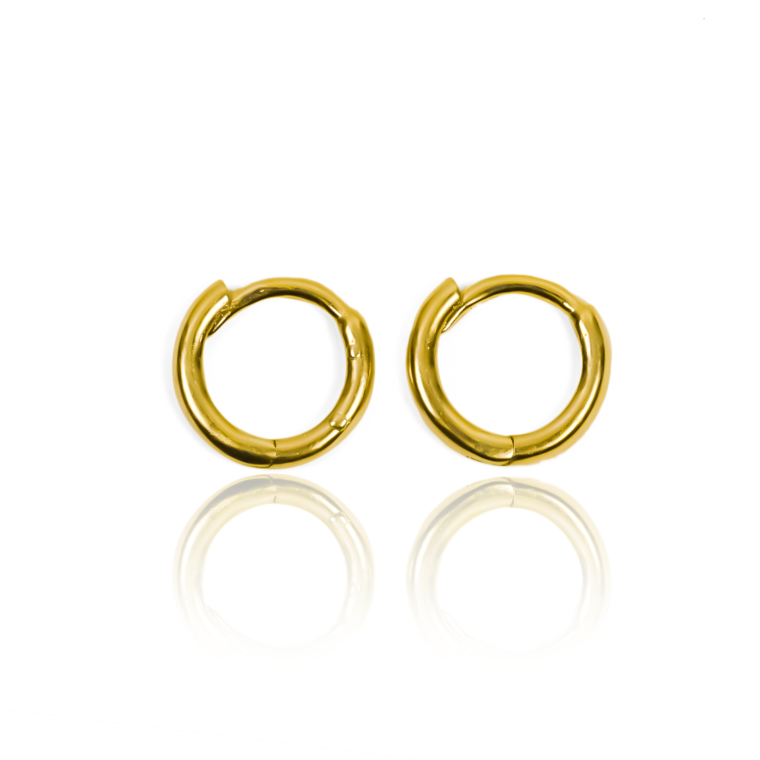 Descubre la elegancia y el lujo con las Candongas Sin fin SS - I. Están hechas con oro de 18K de calidad premium por Joyería Caracas, y cuentan con una garantía de por vida. Tendrás un accesorio refinado y exclusivo para toda la vida.