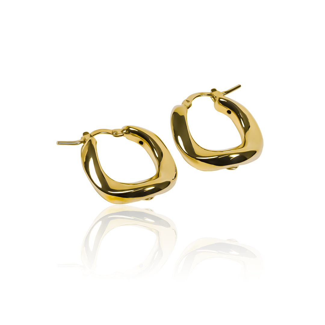 Candongas Irrégulier, elaboradas en oro 18K por Joyería Caracas. Con su garantía para toda la vida.