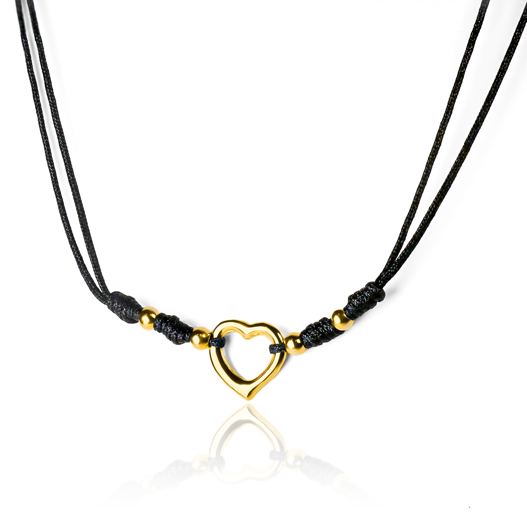Choker - Corazón + Esferas #3 de Joyería Caracas está elaborado en oro 18k, con detalles en hilo coreano y bisutería de calidad. Con garantía de por vida y sin costo adicional.