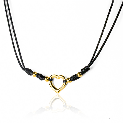 Choker - Corazón + Esferas #3 de Joyería Caracas está elaborado en oro 18k, con detalles en hilo coreano y bisutería de calidad. Con garantía de por vida y sin costo adicional.