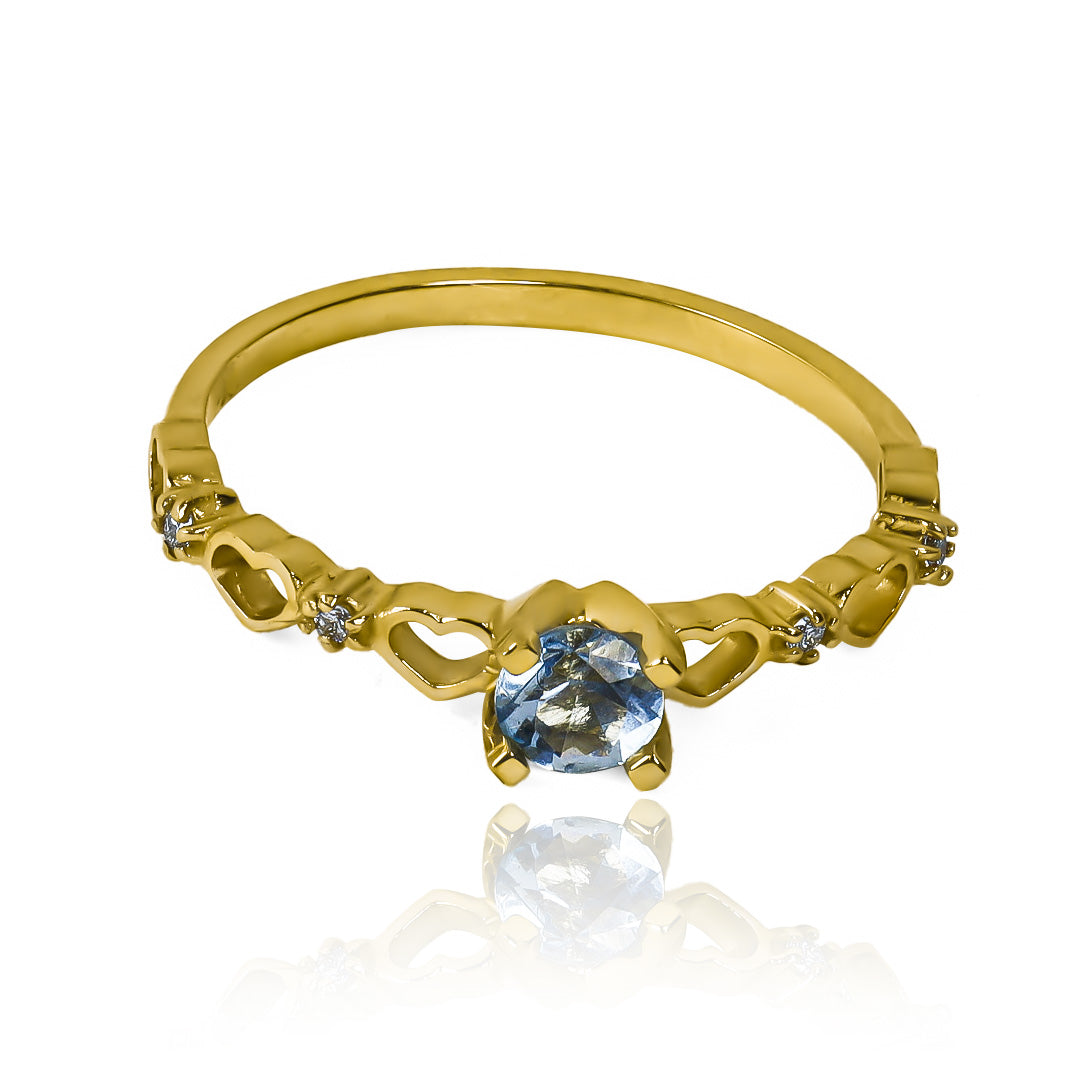 Anillo de compromiso con el corazón de topacio es la elección ideal. Fabricado en nuestra Joyería Caracas con oro de 18k y viene con garantía de por vida.