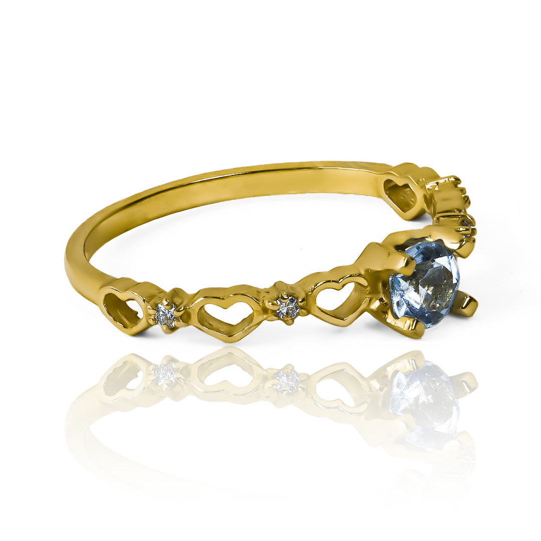 Anillo de compromiso con el corazón de topacio es la elección ideal. Fabricado en nuestra Joyería Caracas con oro de 18k y viene con garantía de por vida.