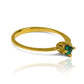 Anillo cuchilla style esmeralda de Joyería Caracas. Confeccionado en oro 18k, su diseño inspirado y adornado con esmeraldas es una verdadera obra de arte. 