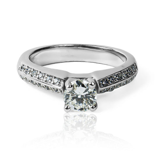 Anillo de compromiso Diamonds Splendor de Joyería Caracas, este impresionante anillo está fabricado con oro de 18 quilates, cuenta con garantía de por vida. 