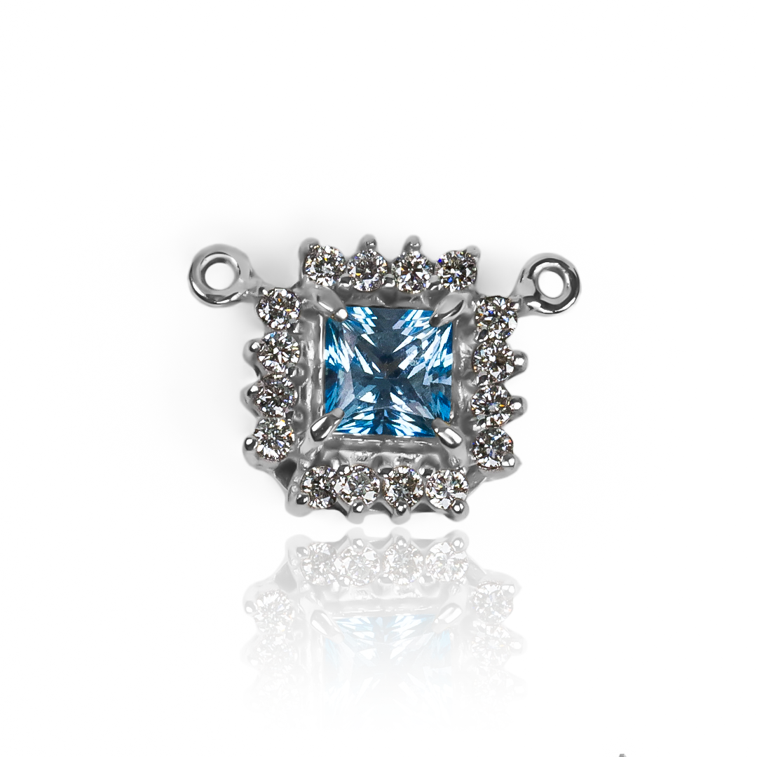 Dije - Aderezo Princess. Hecho en oro 18K y con la distinción de Joyería Caracas, cuenta con garantía de por vida. 