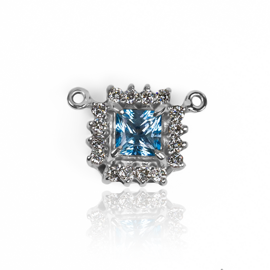 Dije - Aderezo Princess. Hecho en oro 18K y con la distinción de Joyería Caracas, cuenta con garantía de por vida. 