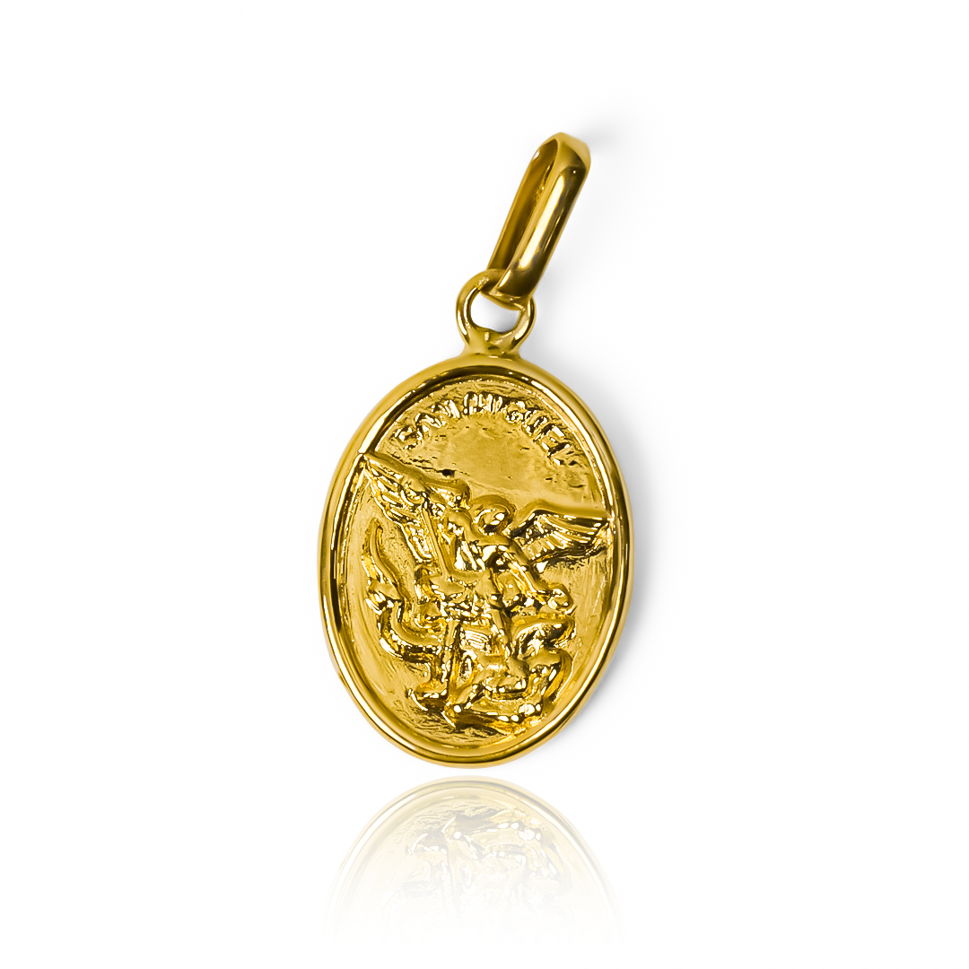 Dije Arcángel San Miguel JT. Confeccionado en oro de 18K por la prestigiosa Joyería Caracas, cuenta con garantía de por vida. 