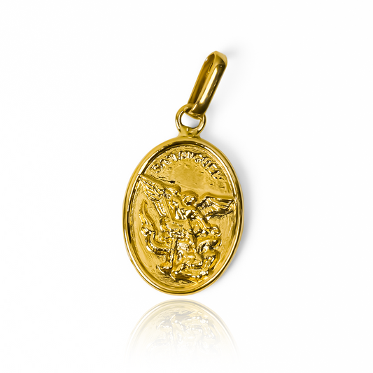 Dije Arcángel San Miguel JT. Confeccionado en oro de 18K por la prestigiosa Joyería Caracas, cuenta con garantía de por vida. 