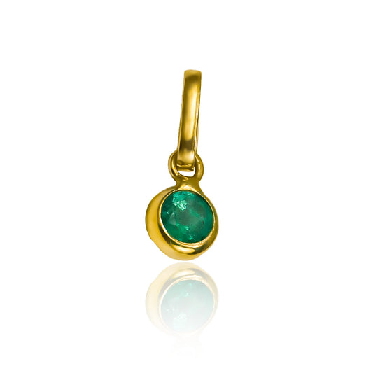 Dije Bisel rounded, elaborado en oro 18K por Joyería Caracas. Con su diseño sofisticado y garantía para toda la vida.