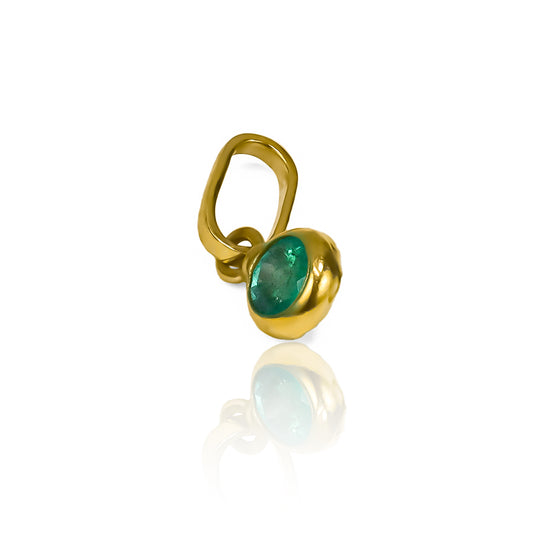 Dije Bisel rounded, elaborado en oro 18K por Joyería Caracas. Con su diseño sofisticado y garantía para toda la vida.