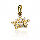 Dije Corona inglesa JT. Hecho de oro 18K y con la garantía de Joyería Caracas para toda la vida.