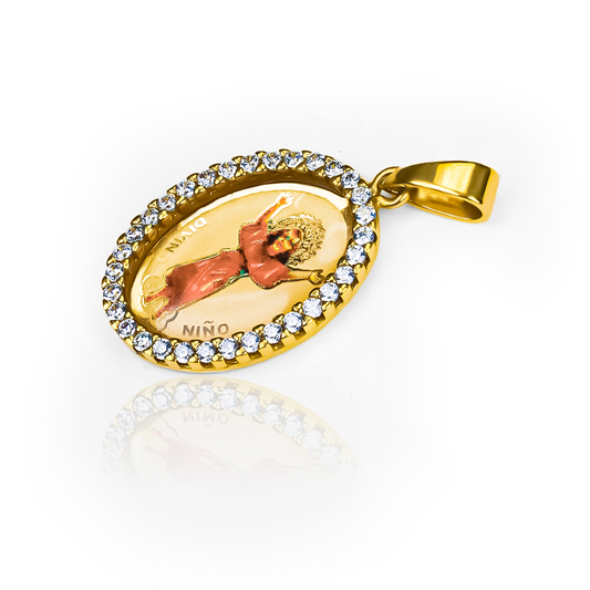 Dije Divino niño PINK cristal I. Hecho de oro 18K y cuidadosamente diseñado por Joyería Caracas, cuenta con garantía de por vida. 