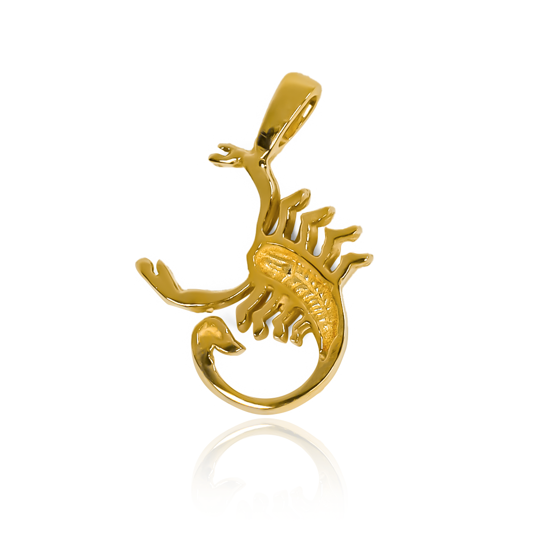 Dije Escorpión bañado en oro de 18K. Una joya de Joyería Caracas con garantía para toda la vida.