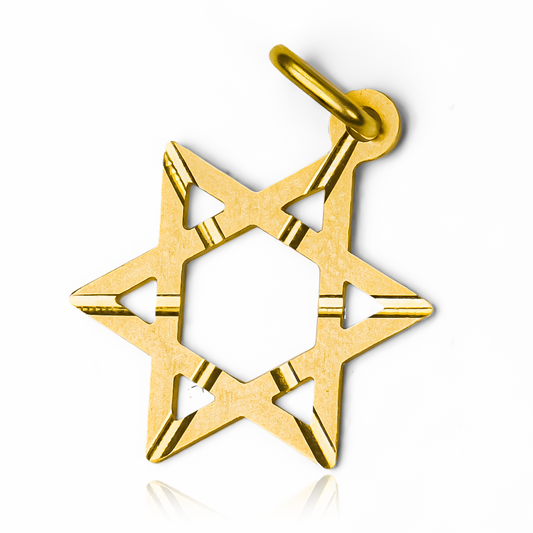 Dije Estrella de David rayos M I, hecho de oro 18K, esta joya de Joyería Caracas es elegante y exclusiva. Con garantía para toda la vida.