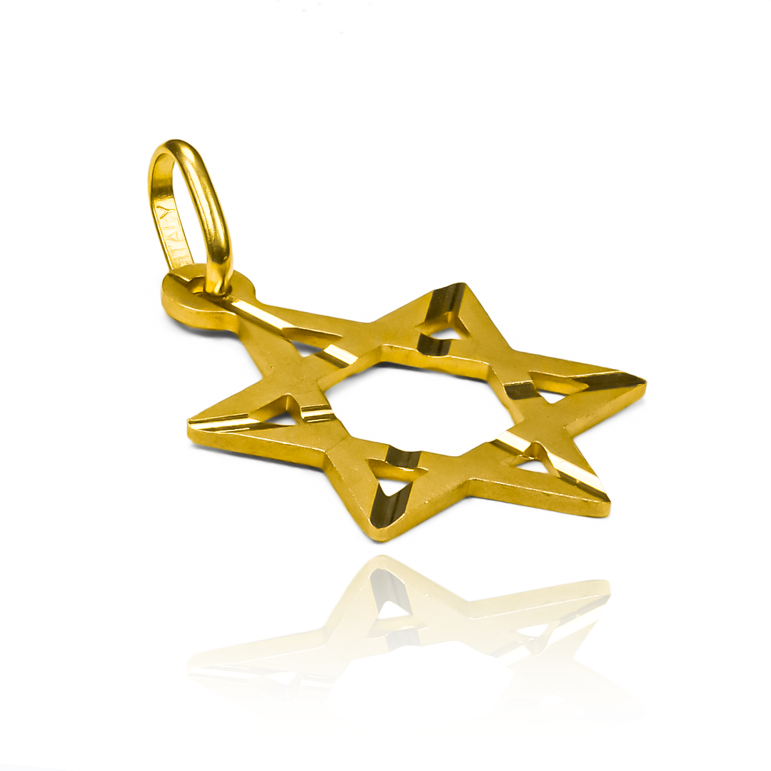 Dije Estrella de David rayos S I es un dije elegante y exclusivo en oro 18K, diseñado por Joyería Caracas. Con su garantía de por vida.