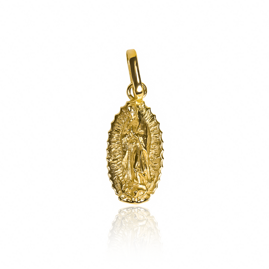 Dije Guadalupana JC. Hecho con oro de 18K y diseñado por Joyería Caracas, cuenta con garantía de por vida. 