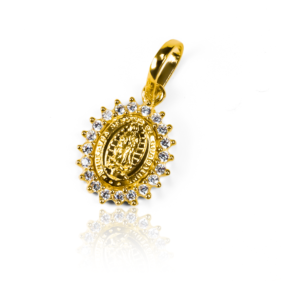 Dije Guadalupe Crystal S JT. Hecho de oro 18K y diseñado por la renombrada Joyería Caracas, cuenta con garantía de por vida. 