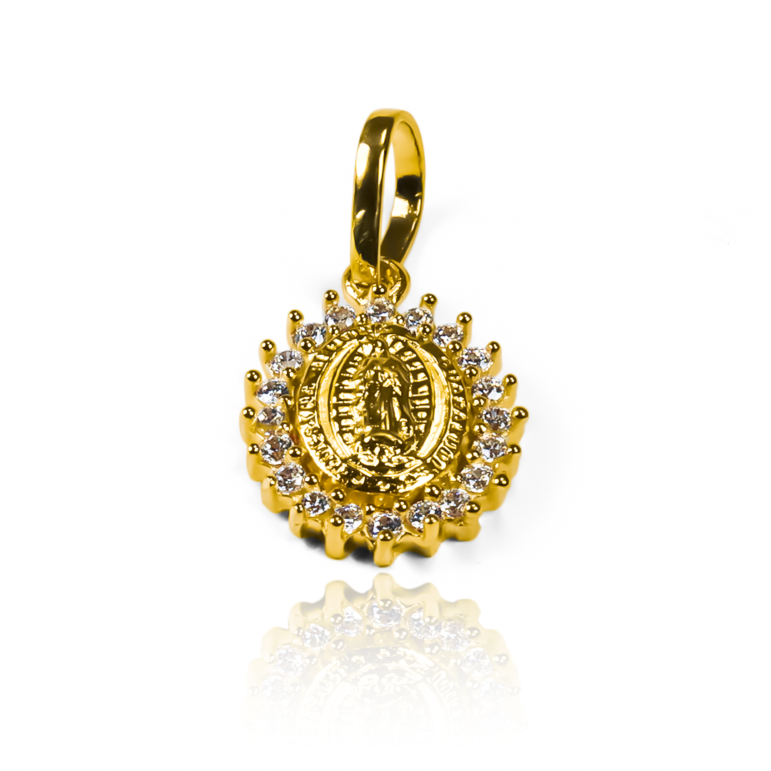 Dije Guadalupe Crystal S JT. Hecho de oro 18K y diseñado por la renombrada Joyería Caracas, cuenta con garantía de por vida. 