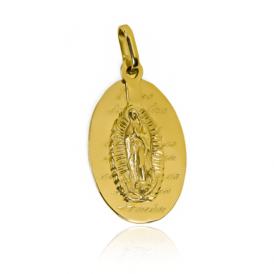 Dije Guadalupe pray oval JC en Oro 18K. Hecho por Joyería Caracas, cuenta con garantía de por vida. 