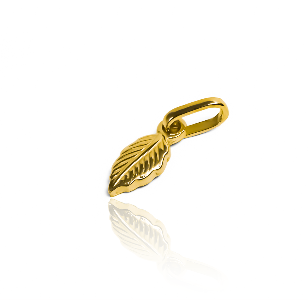 Dije Hoja Mini J de oro 18K de Joyería Caracas, cuenta con garantía de por vida. 