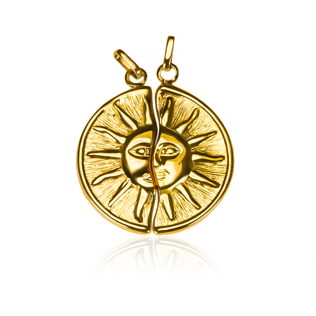 Descubre la elegancia que te ofrece nuestro Dije La otra Mitad del Sol, elaborado con Oro 18K y con el sello de calidad de Joyería Caracas. Garantizado para toda la vida, un tesoro que siempre te acompañará.