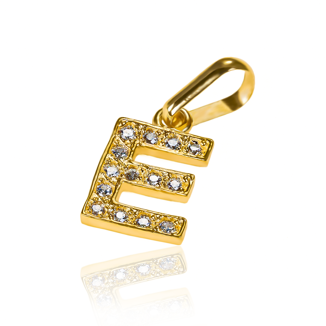 Dije Letra A crystal JT es un verdadero tesoro de Joyería Caracas. Confeccionado en oro 18K, cuenta con garantía de por vida. 