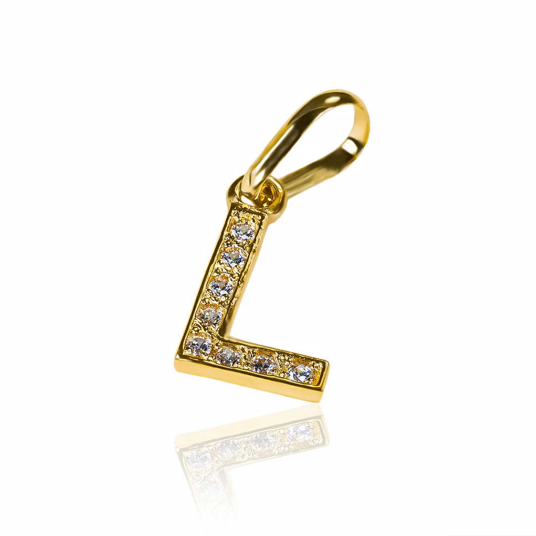Dije Letra A crystal JT es un verdadero tesoro de Joyería Caracas. Confeccionado en oro 18K, cuenta con garantía de por vida. 