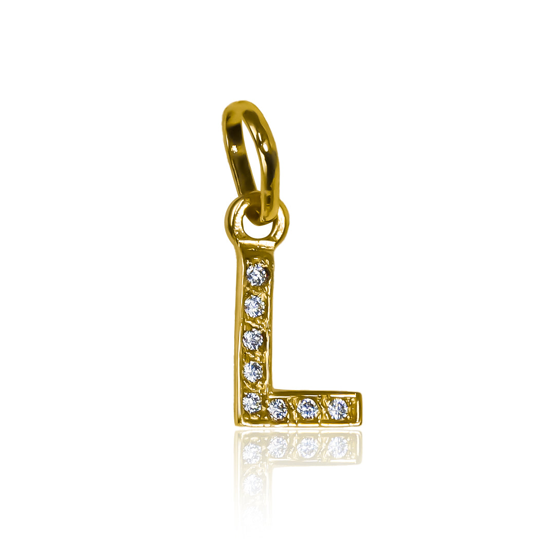 Dije Letra L crystal JT está hecho de Oro 18K con calidad de Joyería Caracas. Cuenta con garantía de por vida. 