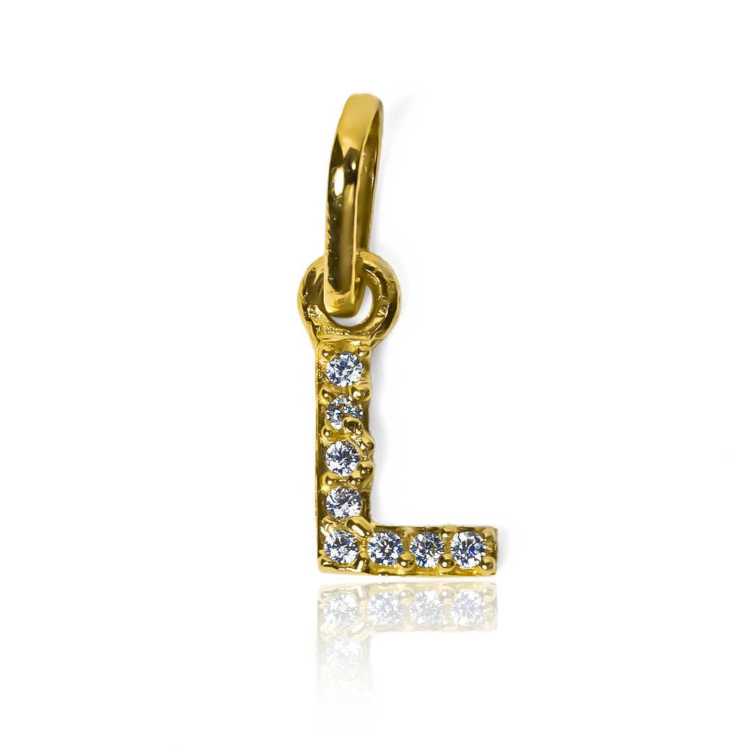Dije Letra L crystals JT. Confeccionado en Oro 18K y elaborado por la prestigiosa Joyería Caracas, cuenta con garantía de por vida. 