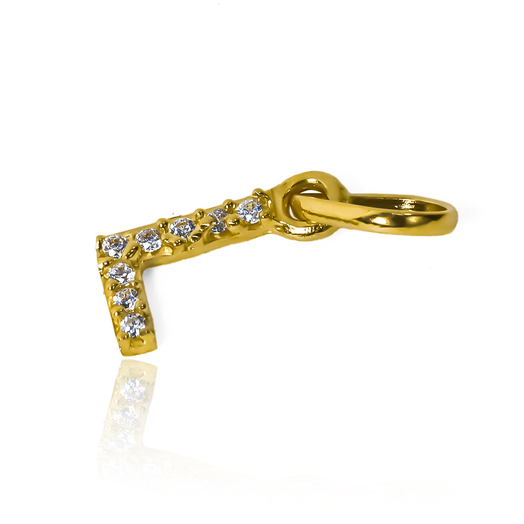 Dije Letra L crystals JT. Confeccionado en Oro 18K y elaborado por la prestigiosa Joyería Caracas, cuenta con garantía de por vida. 