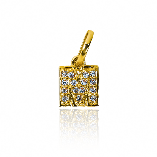 Dije Letra M crystal mini JT es una pieza única de Joyería Caracas, confeccionada en Oro 18K. Con garantía de por vida.