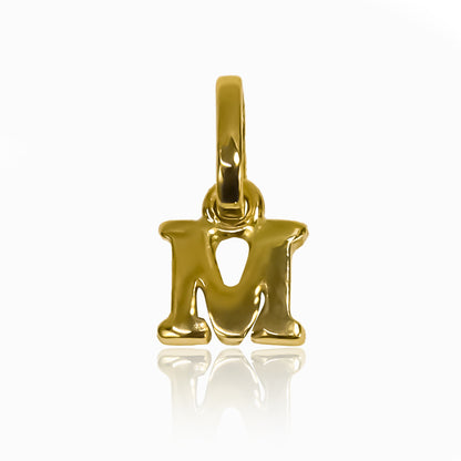 Dije Letra M mini JC de oro 18K de Joyería Caracas. Destaca con la elegancia y calidad de un producto de lujo. Garantía para toda la vida.