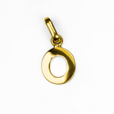 Dije Letra O básica JC. Fabricado en Oro 18K y diseñado por Joyería Caracas, cuenta con garantía de por vida. 