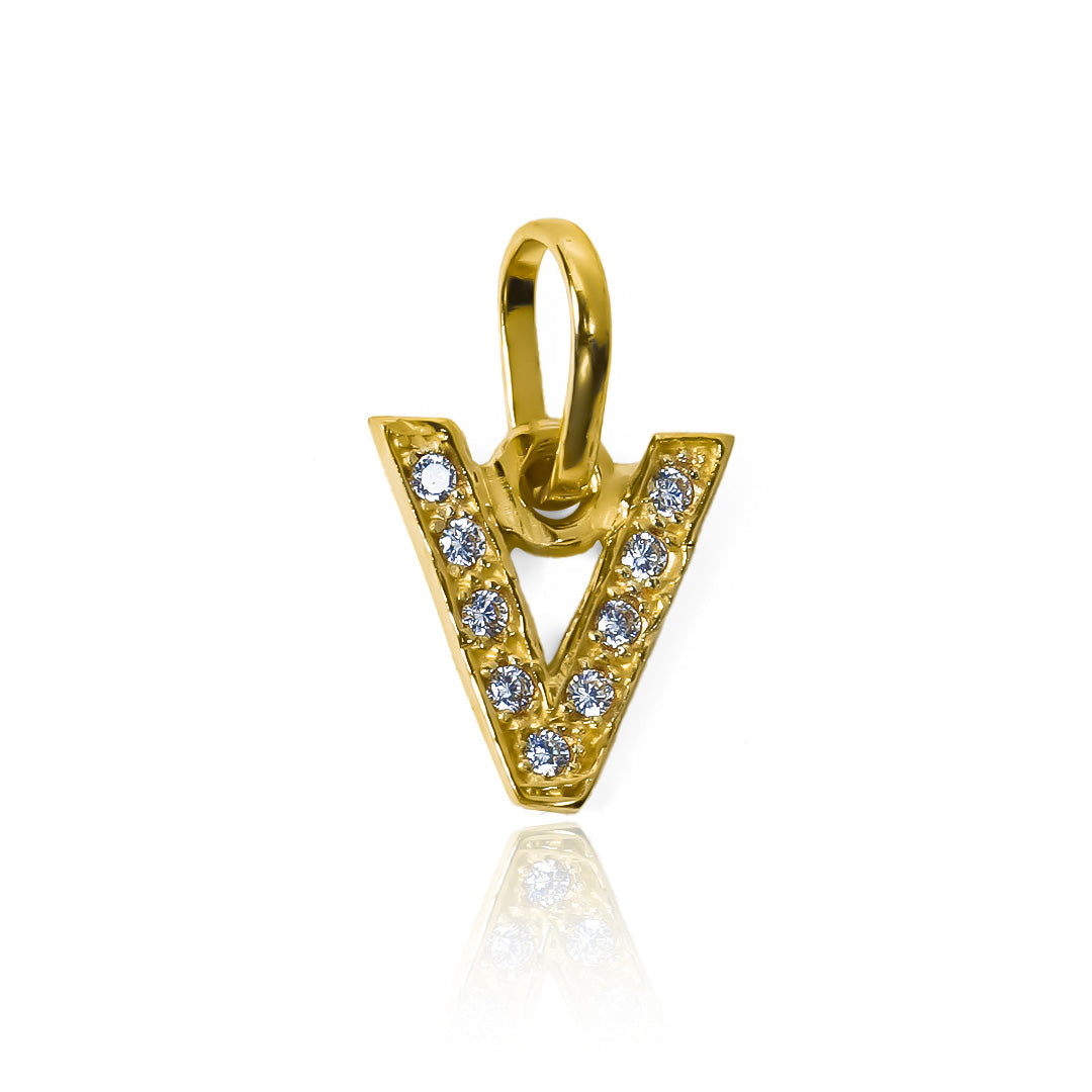 Dije Letra V crystal JT. Confeccionado con Oro 18K y un diseño de la reconocida Joyería Caracas, cuenta con garantía de por vida. 