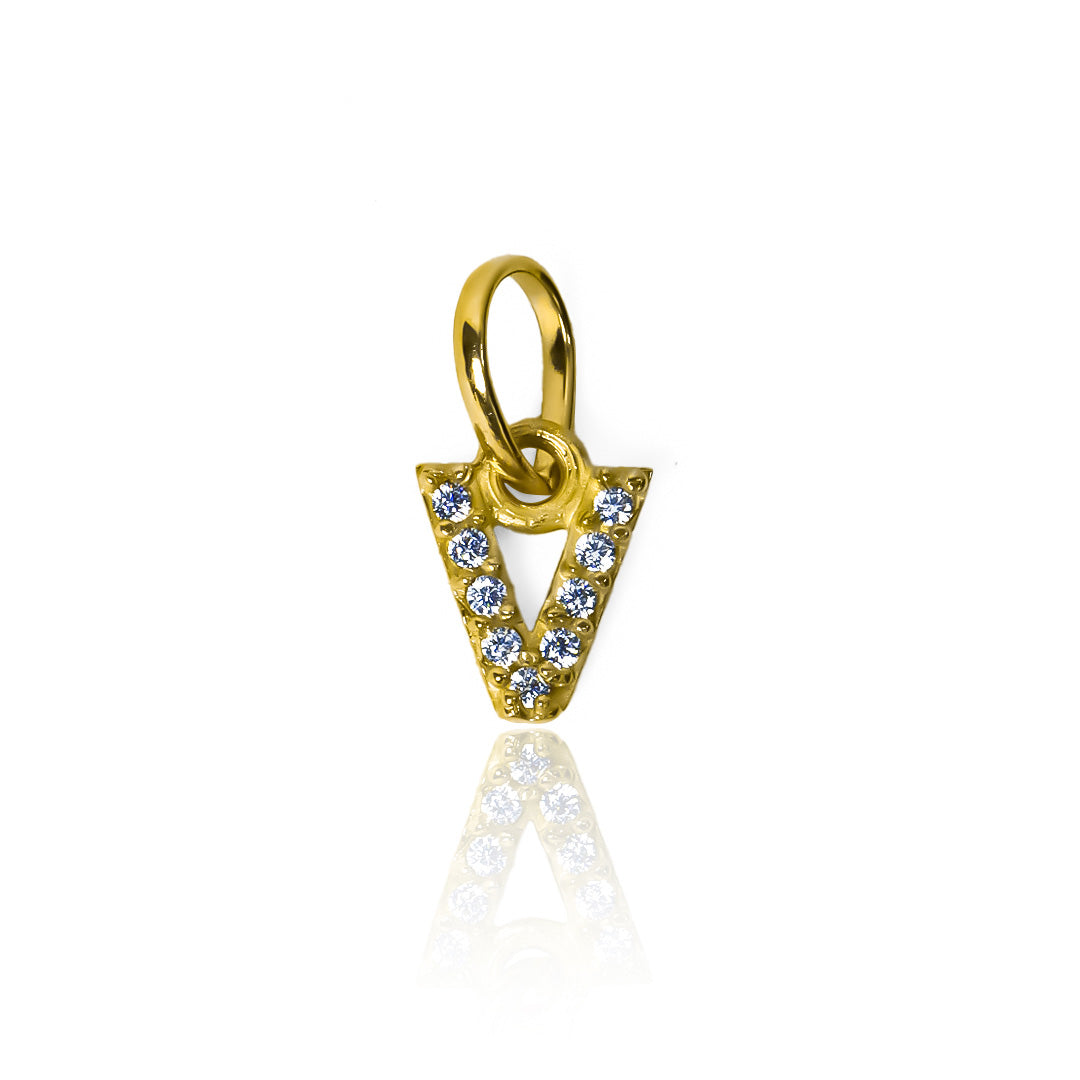 Dije Letra V crystals JT es una obra de arte en Oro 18K de la exclusiva Joyería Caracas. Con su garantía para toda la vida.