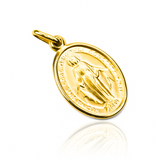 Dije Milagrosa H L I es una joya exquisita, elaborada con oro de 18K y diseñada por la reconocida Joyería Caracas. Cuenta con garantía de por vida.