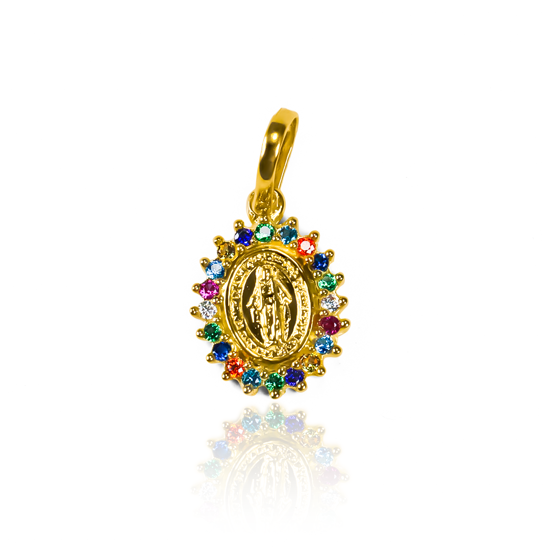 Dije Milagrosa Multicolor S JT, creado con oro 18K y elaborado por la prestigiosa Joyería Caracas. Con garantía para toda la vida.