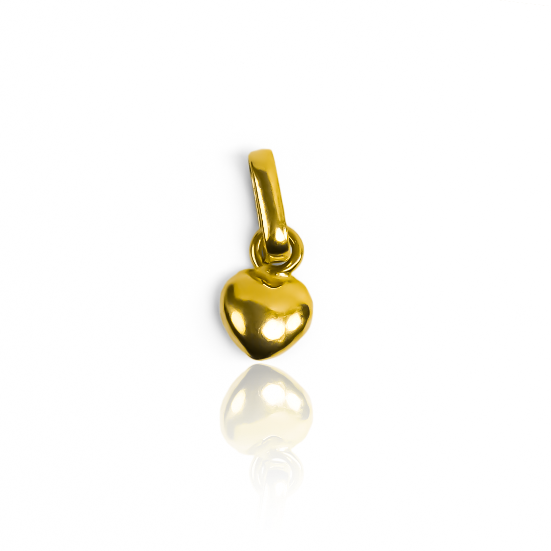 Dije exclusivo de mini corazón soplado JT es una pieza de joyería sofisticada y elegante. Elaborado en oro 18K por Joyería Caracas, cuenta con garantía de por vida. 