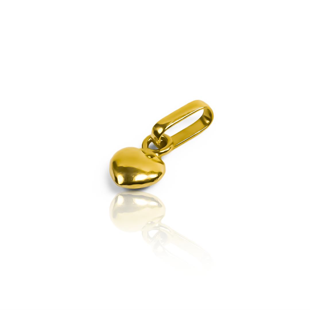 Dije exclusivo de mini corazón soplado JT es una pieza de joyería sofisticada y elegante. Elaborado en oro 18K por Joyería Caracas, cuenta con garantía de por vida. 