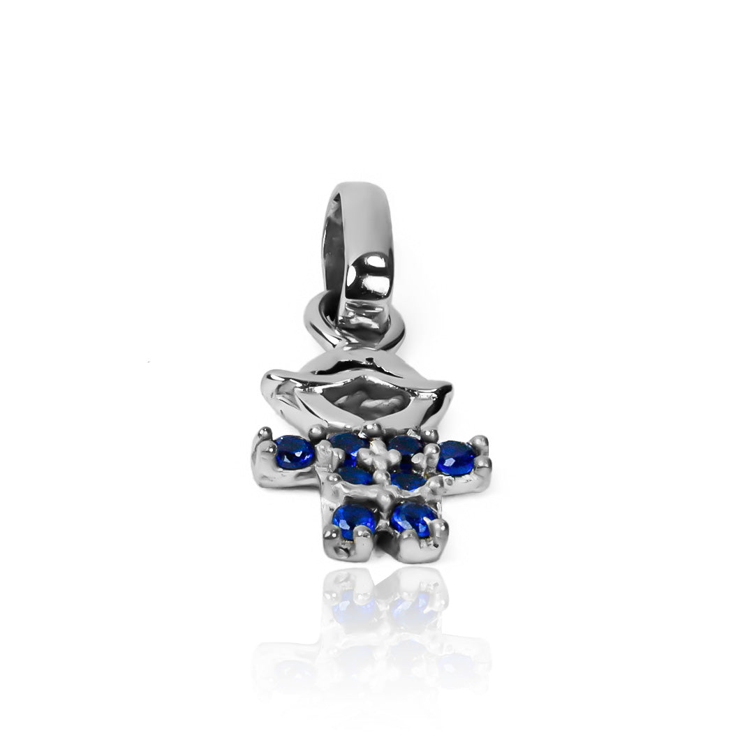 ¡Una joya exclusiva para tu pequeño! Este dije de oro 18K de Joyería Caracas está adornado con cristales brillantes para resaltar su belleza. Con garantía para toda la vida, es una inversión elegante y duradera para el futuro de tu niño.